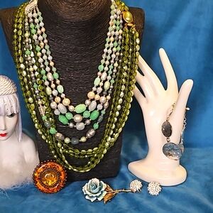 6 pieces of vintage jewelry, mix earrings, and necklace from Japan